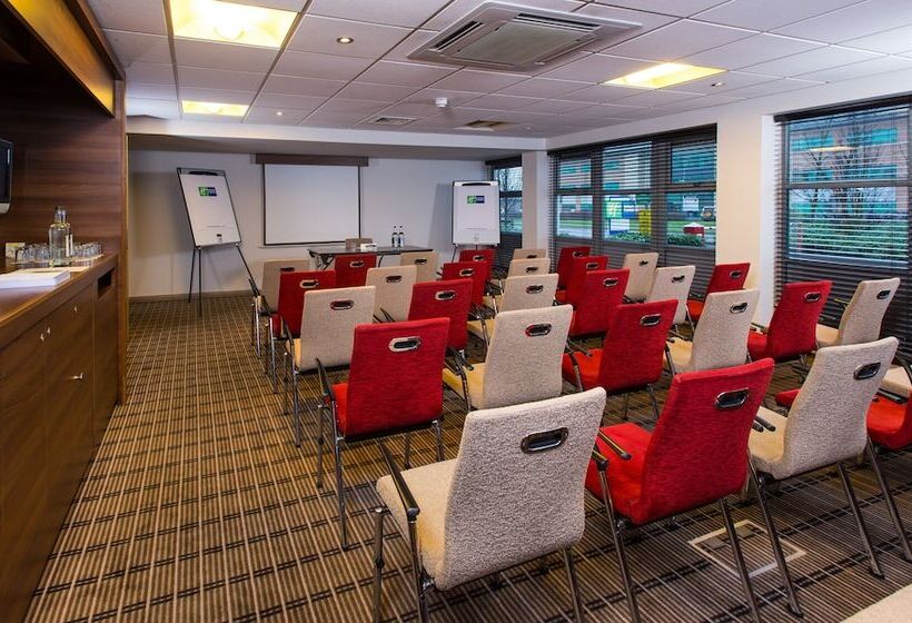 בית מלון כפרי Holiday Inn Express East Midlands Airport, An Ihg