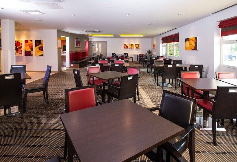 בית מלון כפרי Holiday Inn Express East Midlands Airport, An Ihg