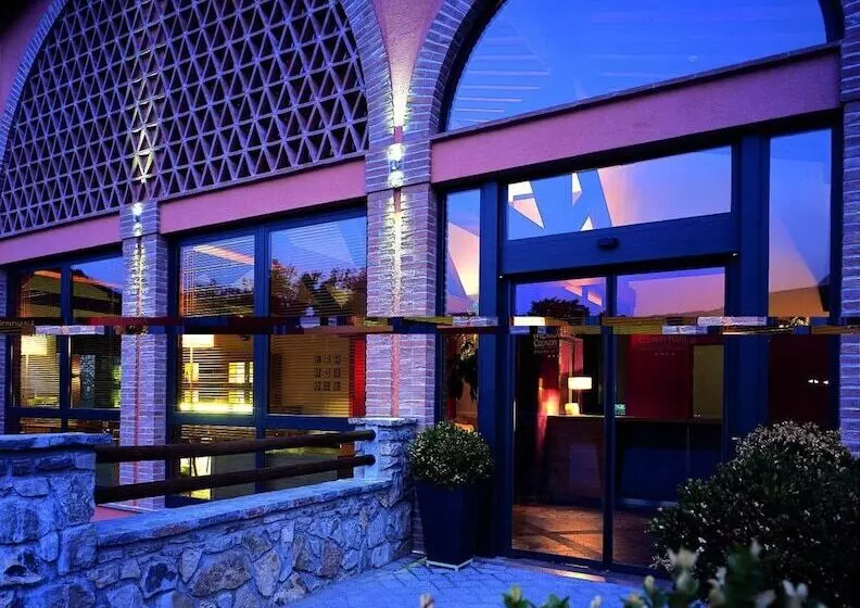 Отель Meridiana Country