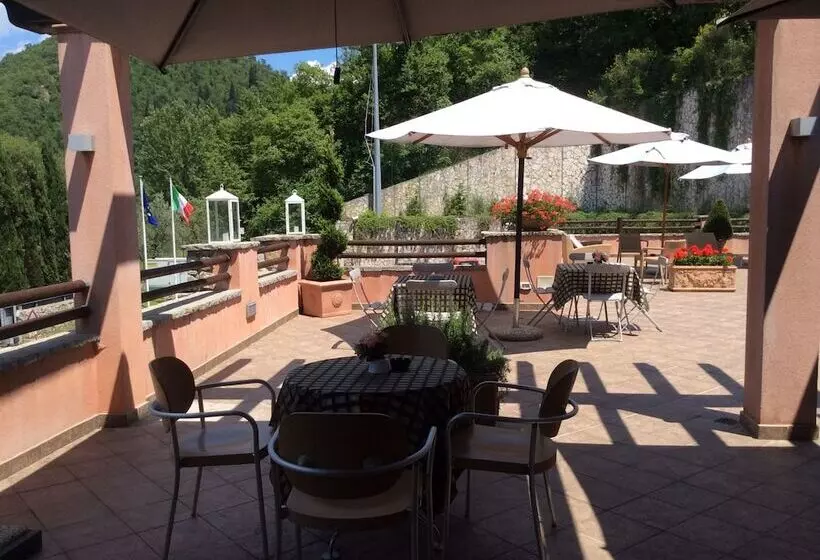 Отель Meridiana Country