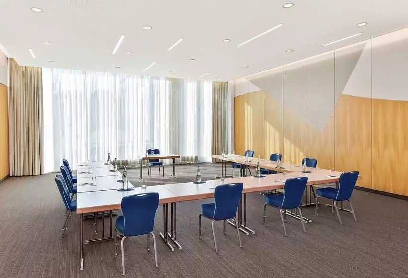 Отель NH Mannheim Viernheim