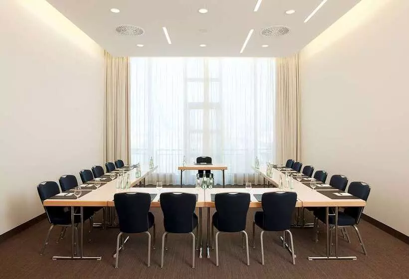 Отель NH Mannheim Viernheim