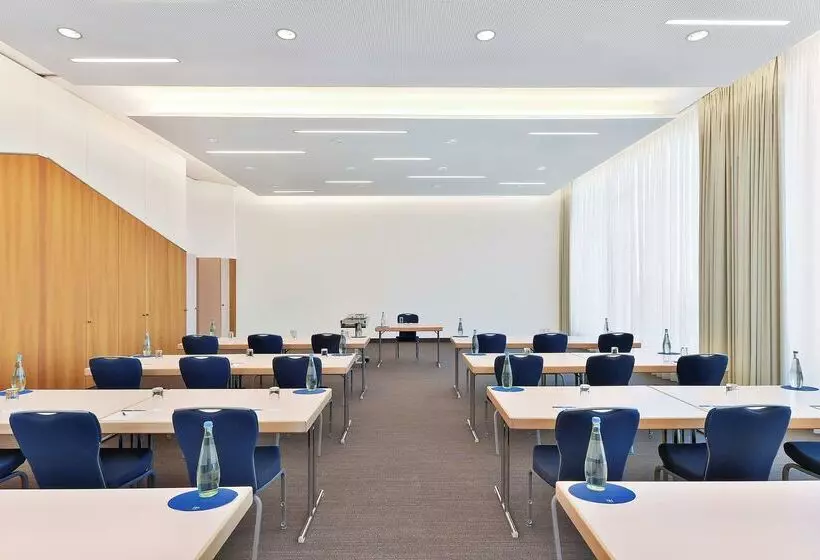 Отель NH Mannheim Viernheim