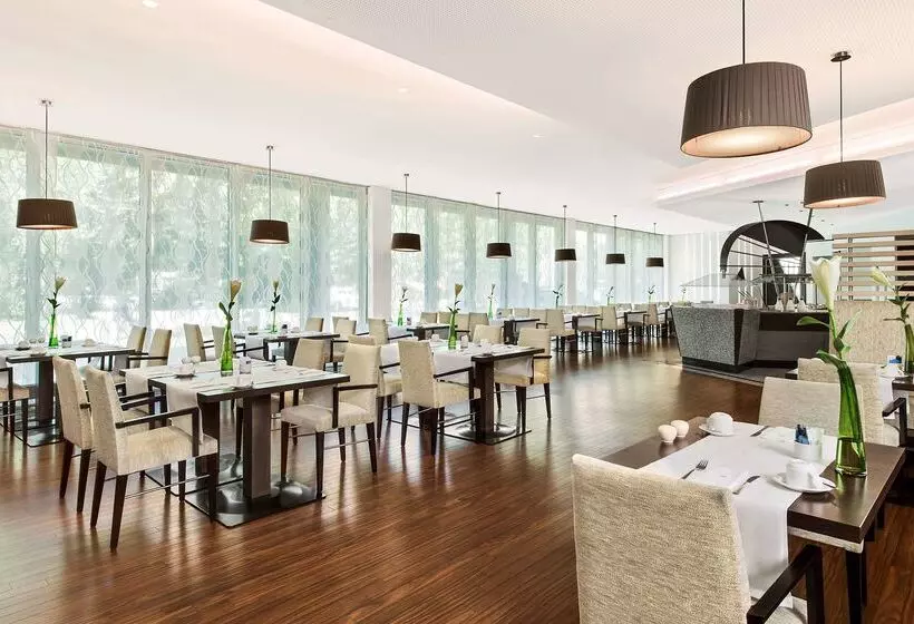 Отель NH Mannheim Viernheim