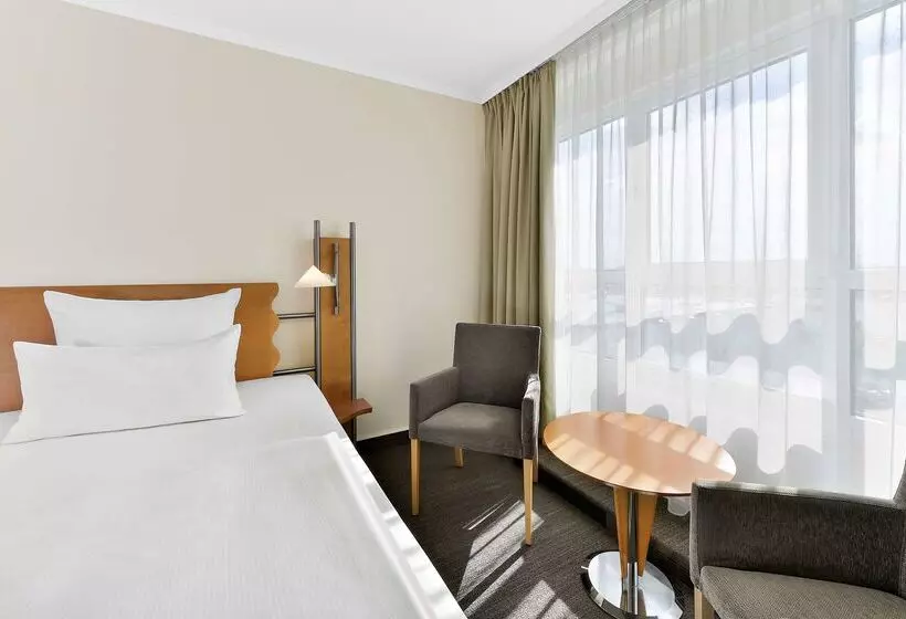 Отель NH Mannheim Viernheim