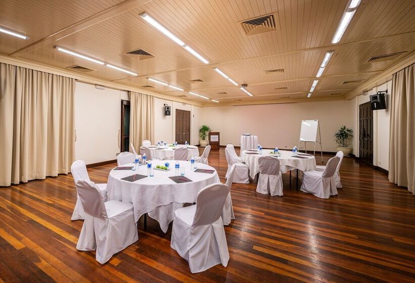 酒店 Rebak Island Resort & Marina