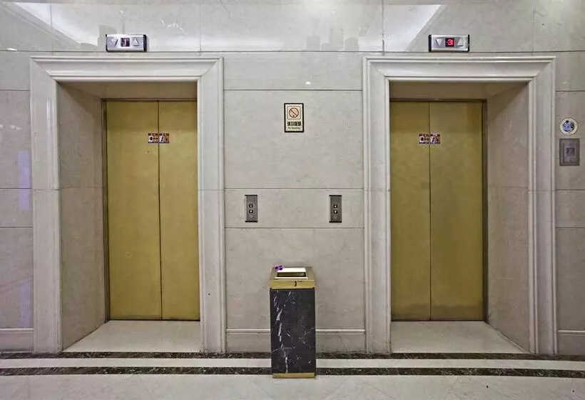 בית מלון כפרי Regal Plaza