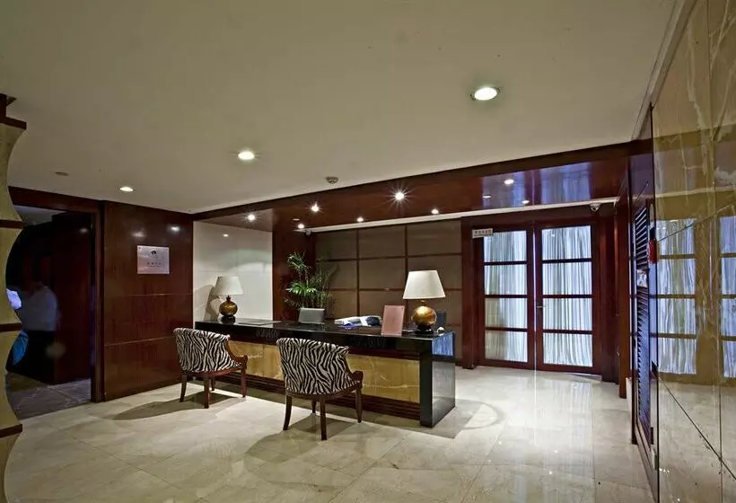 בית מלון כפרי Regal Plaza