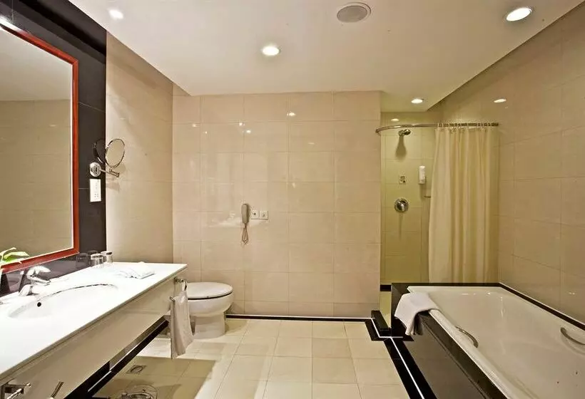 בית מלון כפרי Regal Plaza