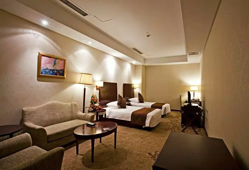 בית מלון כפרי Regal Plaza