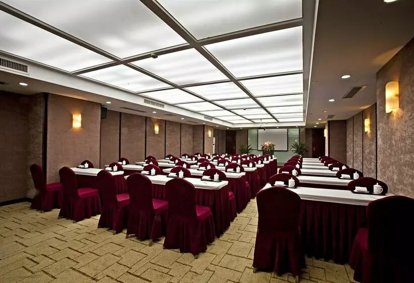 בית מלון כפרי Regal Plaza