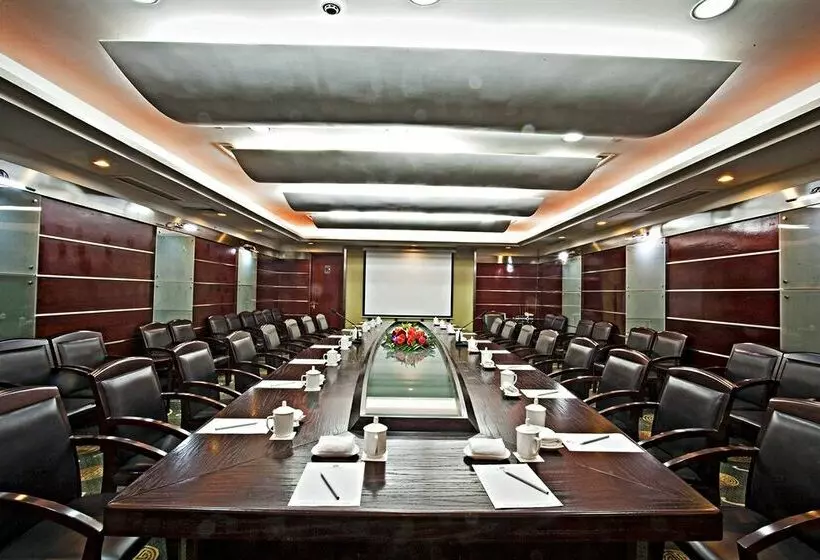 בית מלון כפרי Regal Plaza