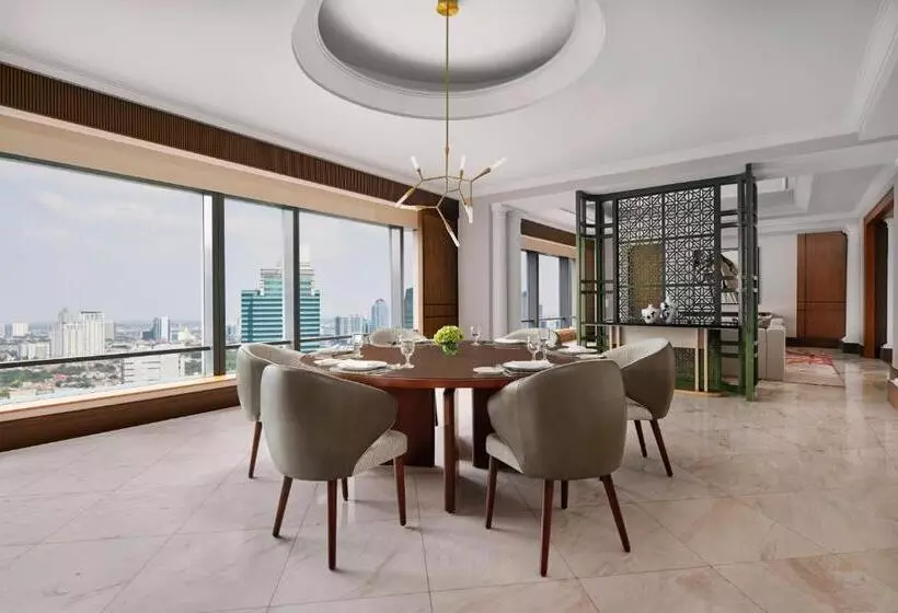 Hotel The Ritzcarlton Jakarta, Mega Kuningan