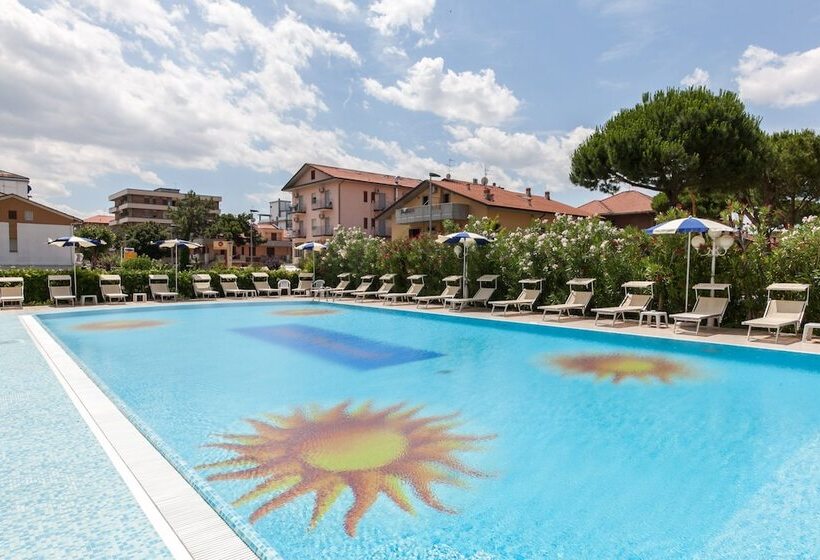 Отель Universal