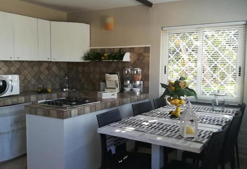 تختخواب و صبحانه La Mariposa De La Reina