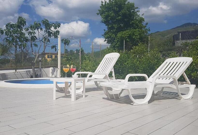 تختخواب و صبحانه La Mariposa De La Reina