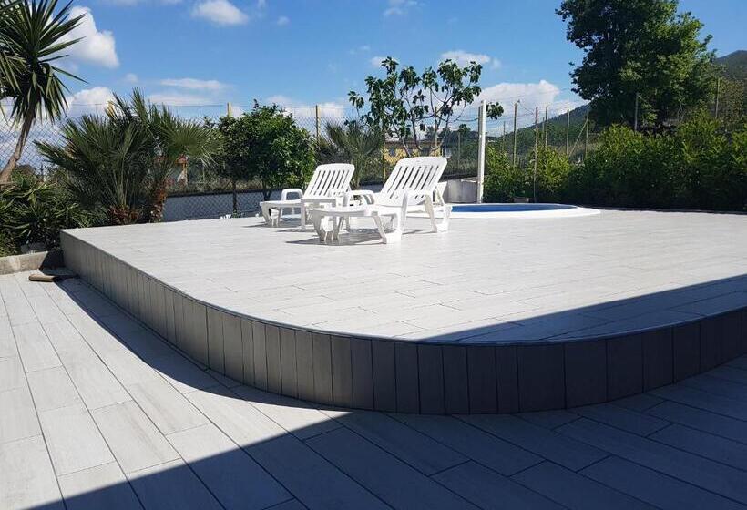 تختخواب و صبحانه La Mariposa De La Reina