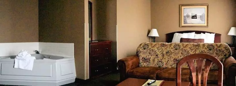 Hotelli Heartland Inn & Suites, Surestay Collection By Best Western