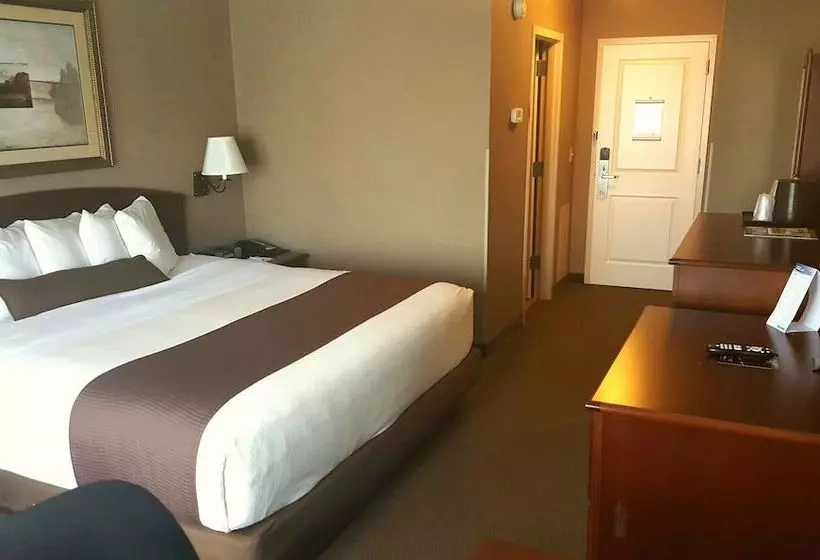 Hotelli Heartland Inn & Suites, Surestay Collection By Best Western