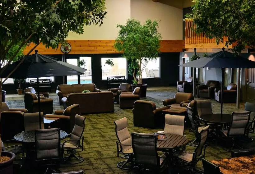 Hotelli Heartland Inn & Suites, Surestay Collection By Best Western