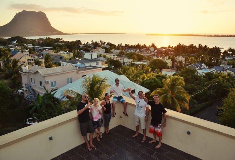 پانسیون Happy Days Guest House