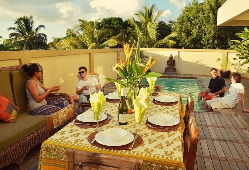 پانسیون Happy Days Guest House