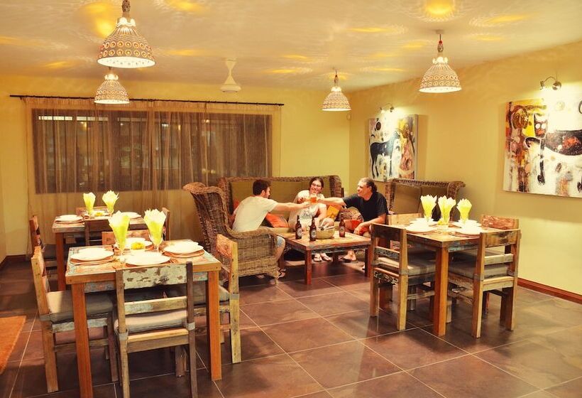 پانسیون Happy Days Guest House