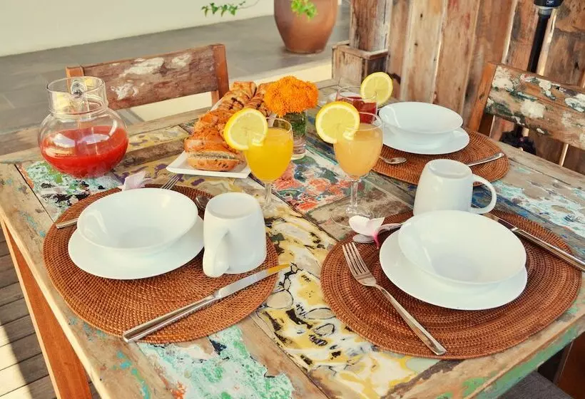 پانسیون Happy Days Guest House
