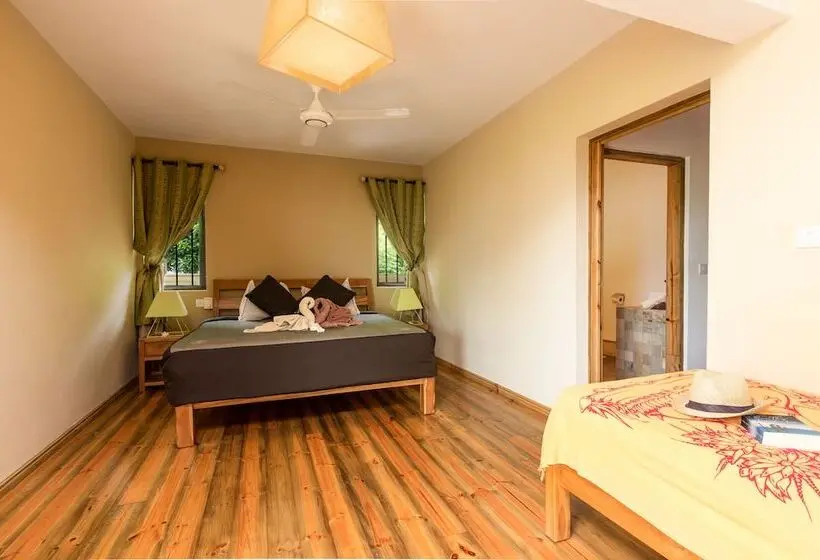 پانسیون Happy Days Guest House