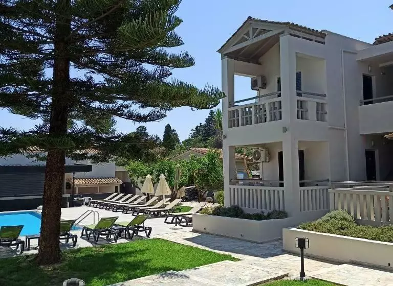 پانسیون Trianon Studios