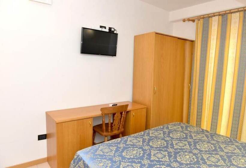 فندق فئة نجمة واحدة Clodi