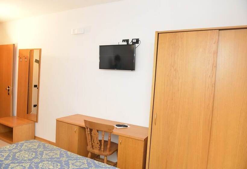 فندق فئة نجمة واحدة Clodi