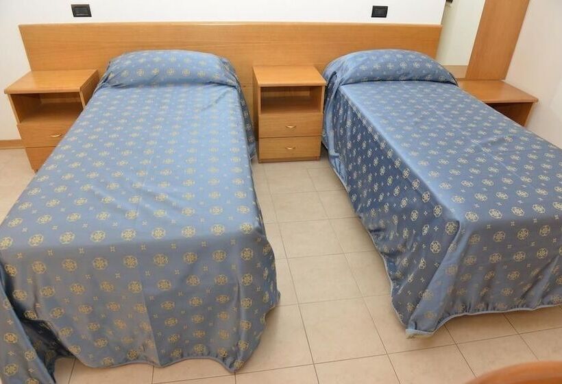 فندق فئة نجمة واحدة Clodi