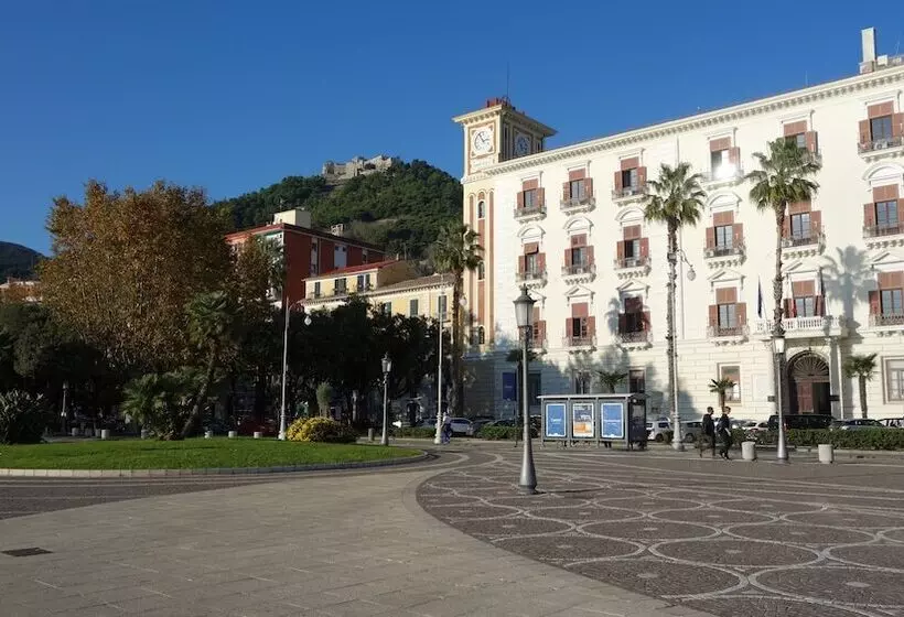هتل B&b Centrale Salerno