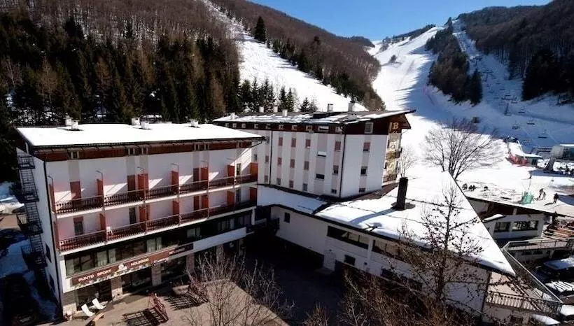 Hotelli Bucaneve