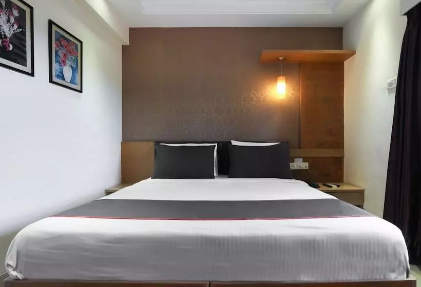 Collection O 49753 Hotel Supreme