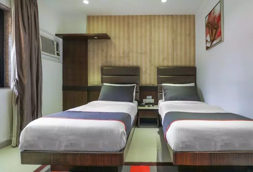 Collection O 49753 Hotel Supreme