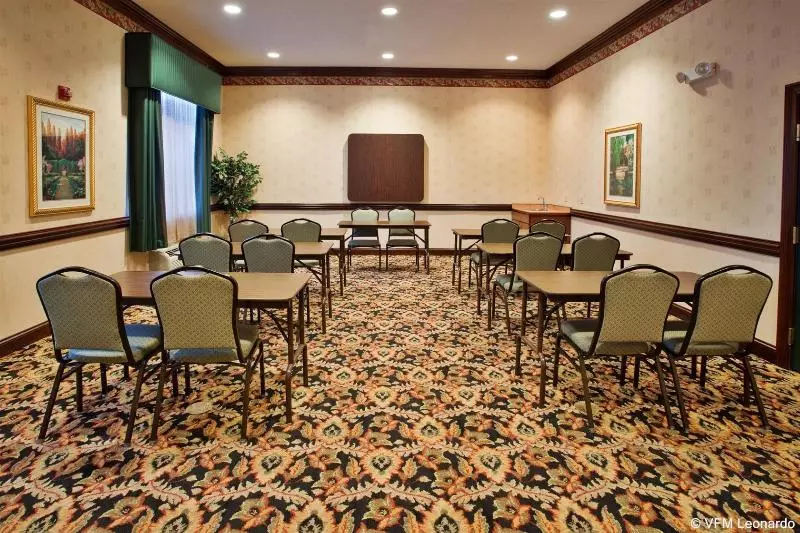 בית מלון כפרי Comfort Inn & Suites Cartersville   Emerson Lake Point