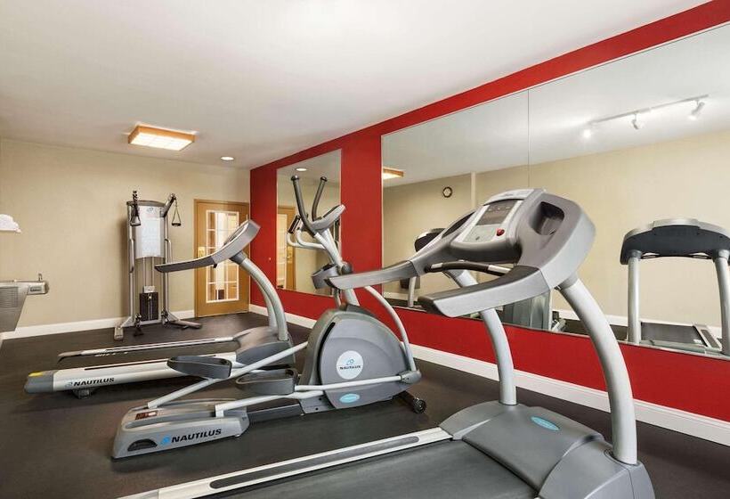 Отель Country Inn & Suites By Radisson, Savannah I 95 North, Ga