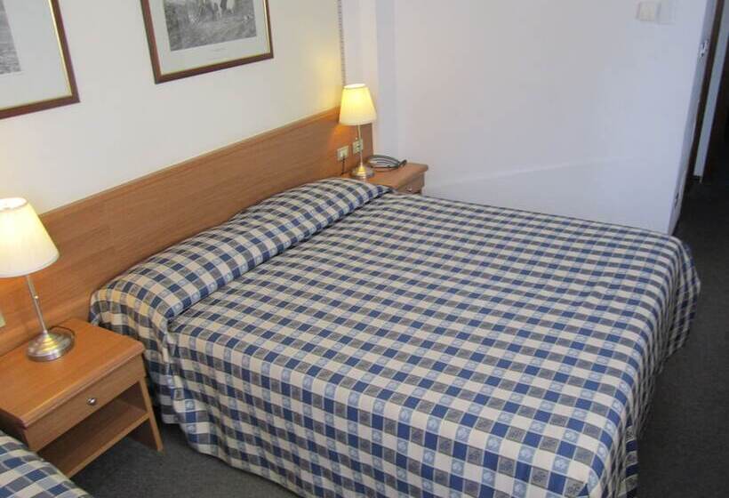 هتل De La Telecabine