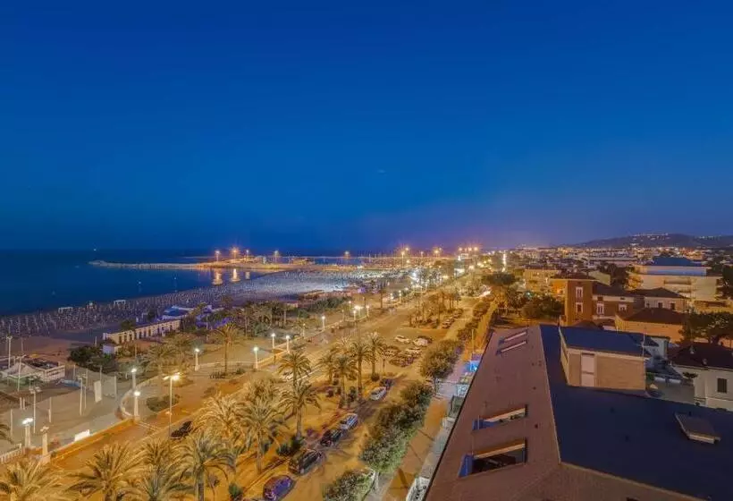 酒店 Europa Beach Village