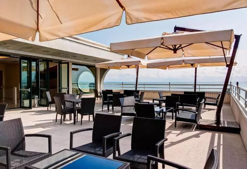 酒店 Europa Beach Village