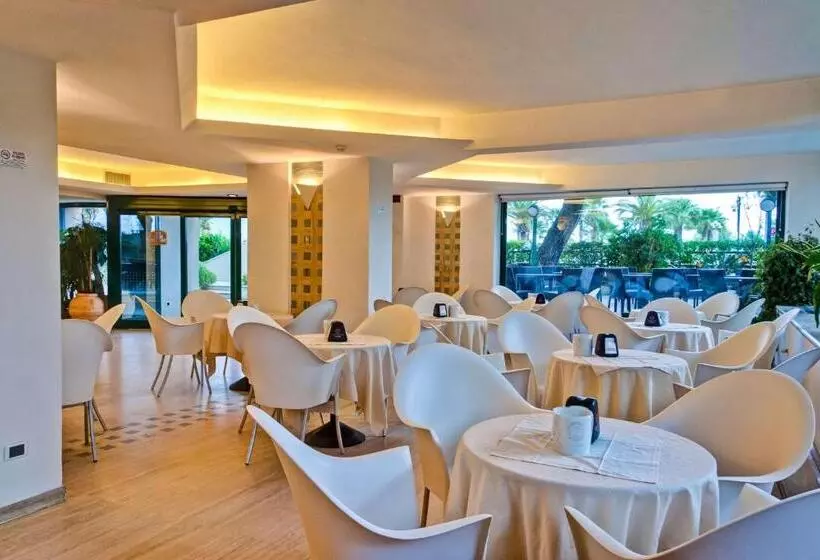 酒店 Europa Beach Village