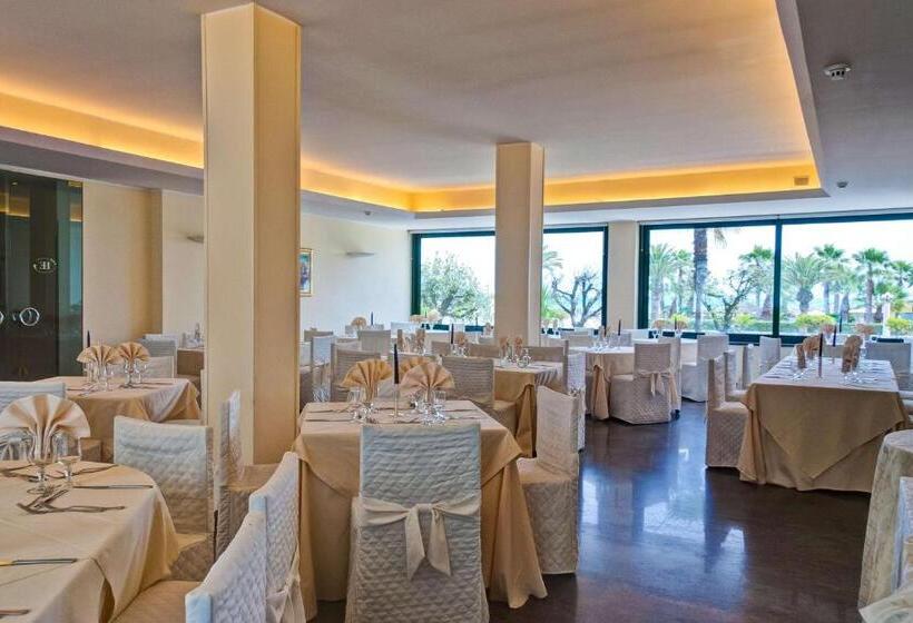 בית מלון כפרי Europa Beach Village