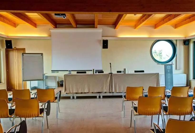 酒店 Europa Beach Village