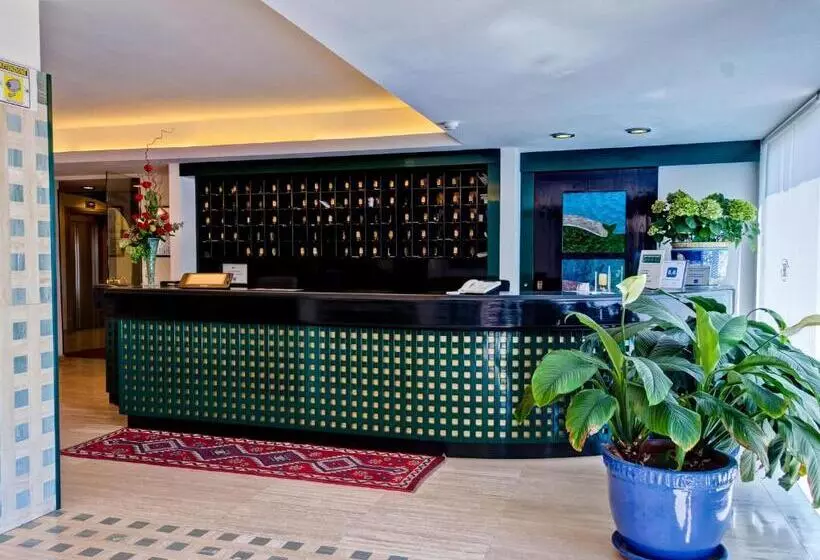 酒店 Europa Beach Village