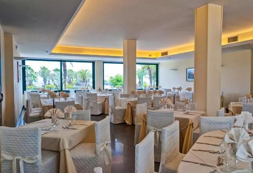 酒店 Europa Beach Village