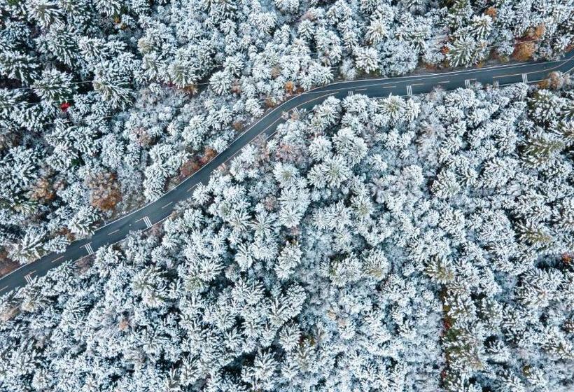 Hotel Intercontinental Resort Jiuzhai Paradise, An Ihg