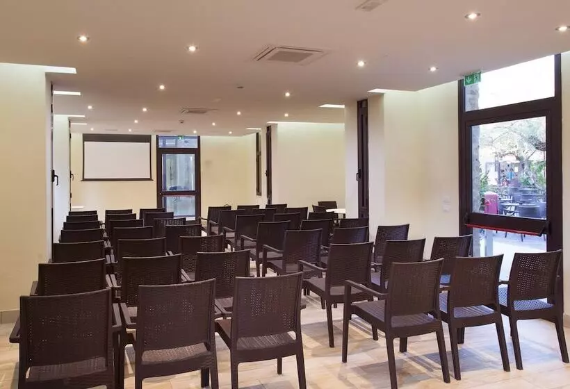 酒店 Voi Floriana Resort