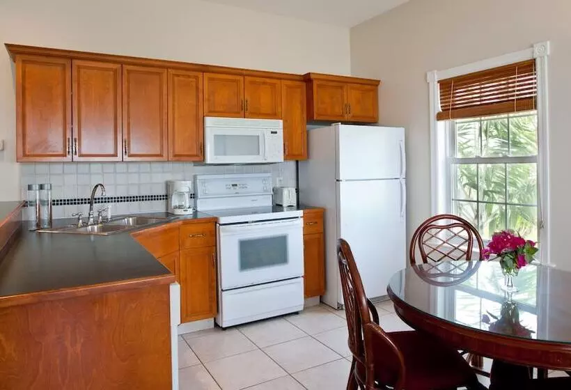 استراحتگاه Royal West Indies